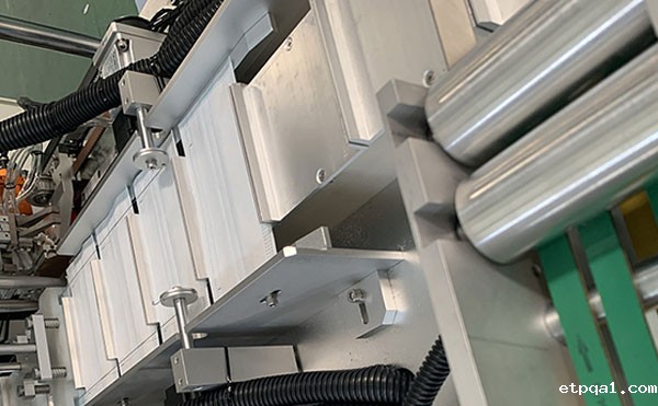  智能型平面口罩生产机:制造业的防护升级