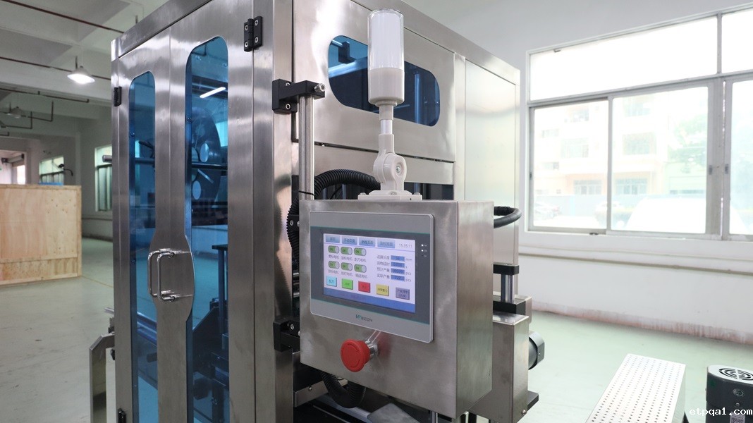  套标速度慢?全自动直线式套标机帮你突破产能瓶颈