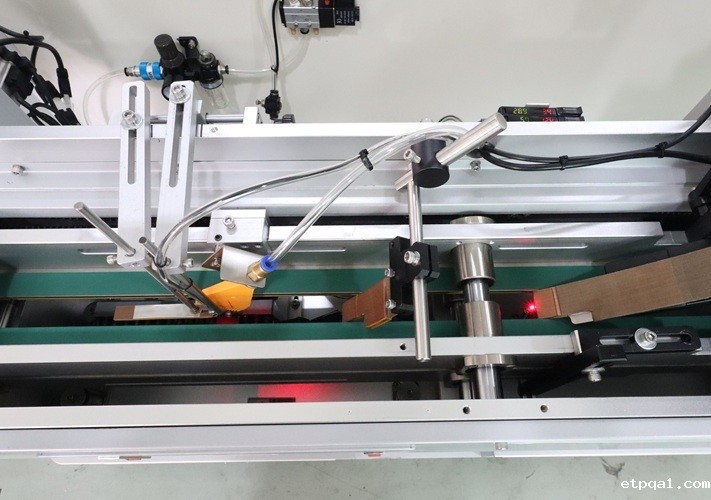  对折贴标老出错?这台电线对折贴标机让合格率飙升99%