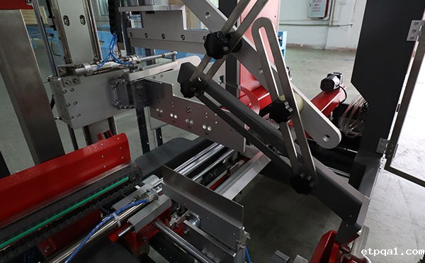  为什么说角边全自动封箱机是电商仓储的"包装神器"