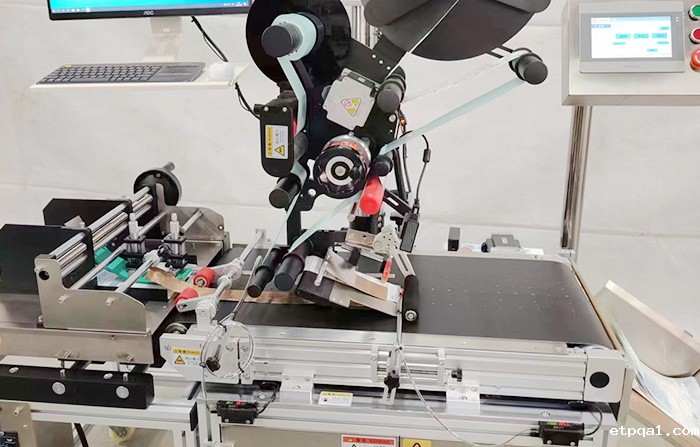 分卡平面贴标机：高效、精准的自动化解决方案